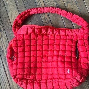 FP Movement Quilted Carryall Tote Red. Used 1 time
Depth: 6.5 in
Length: 17 in